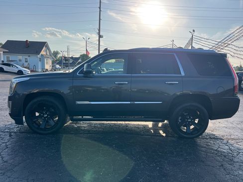 Used 2017 Cadillac Escalade Premium Luxury AWD/4WD image 4