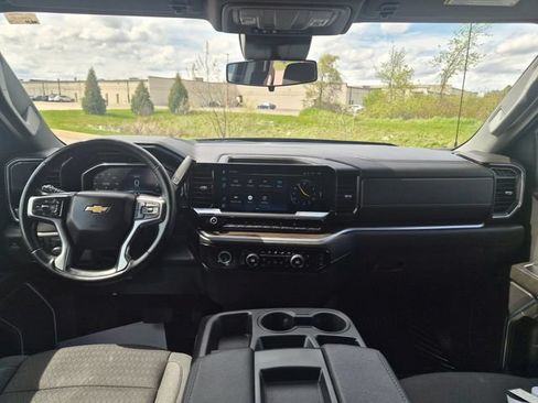 Used 2024 Chevrolet Silverado 1500 LT AWD/4WD image 38