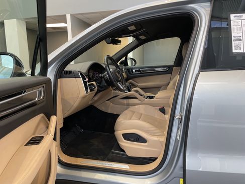 Used 2022 Porsche Cayenne E-Hybrid image 16