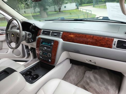 Used 2014 Chevrolet Suburban LT w/ Luxury Package RWD image 42