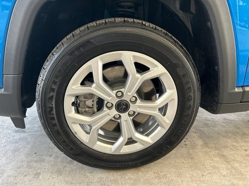 Used 2025 Jeep Compass Latitude AWD/4WD image 14