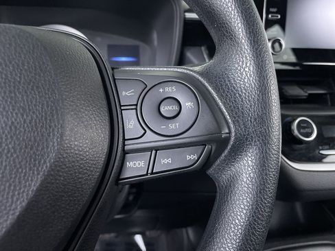 Used 2021 Toyota Corolla LE FWD image 25