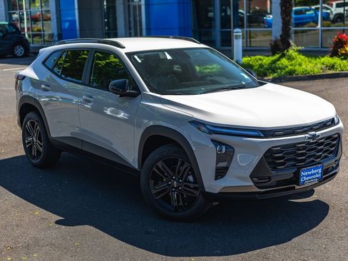 New 2026 Chevrolet Trax ACTIV FWD image 2