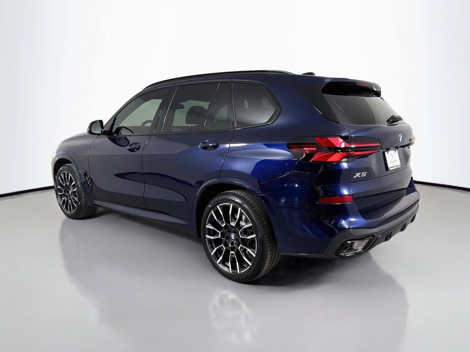 New 2026 BMW X5 xDrive40i w/ M Sport Package AWD/4WD image 7