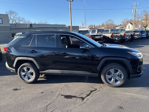 Used 2022 Toyota RAV4 XLE image 8