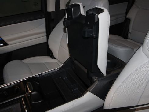 Used 2025 Ford Expedition Platinum w/ Platinum Ultimate Package image 24