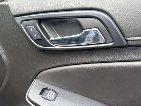 Used 2019 GMC Yukon SLT image 18