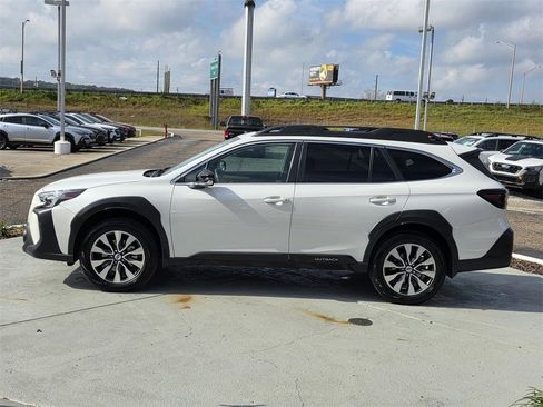 Used 2023 Subaru Outback Limited image 6