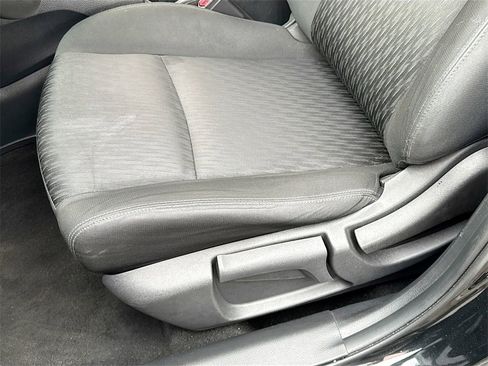 Used 2018 Nissan Rogue S image 19