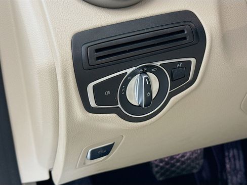 Used 2022 Mercedes-Benz GLC 300 4MATIC image 10