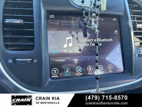 Used 2017 Chrysler 300 C RWD image 15