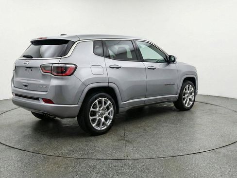 Used 2025 Jeep Compass Limited AWD/4WD image 9