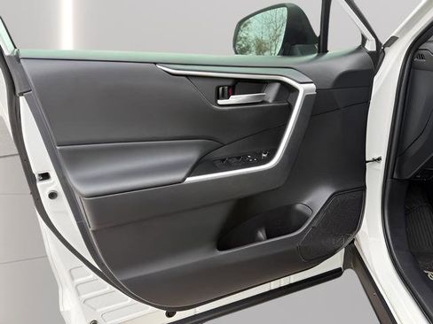 Used 2021 Toyota RAV4 XLE image 15