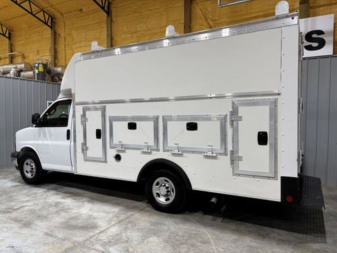 Used 2019 Chevrolet Express 3500 w/ Power Convenience Package RWD image 5