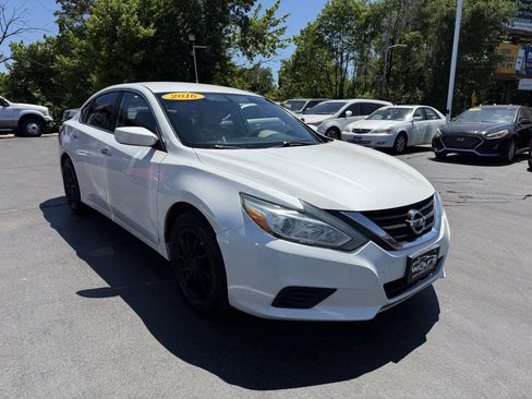Used 2016 Nissan Altima 2.5 S w/ Power Driver Seat Package FWD image 4