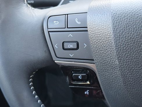 Used 2025 Toyota Camry SE image 16