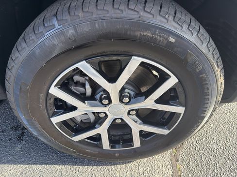 Used 2025 Jeep Grand Cherokee L Limited image 21