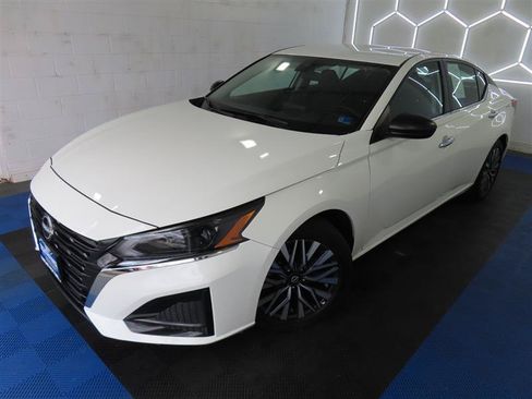 Used 2025 Nissan Altima 2.5 SV FWD image 4