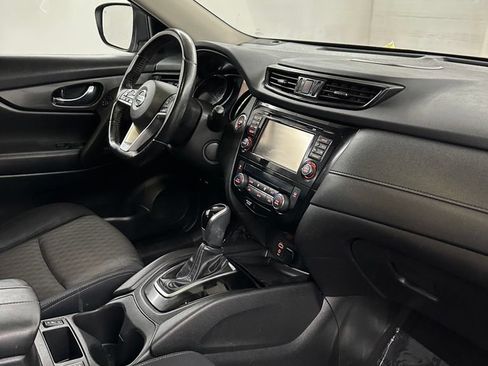 Used 2017 Nissan Rogue SV w/ Sun & Sound Touring Package AWD/4WD image 37