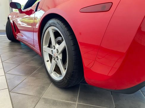 Used 2005 Chevrolet Corvette Coupe w/ Preferred Equipment Group RWD image 17