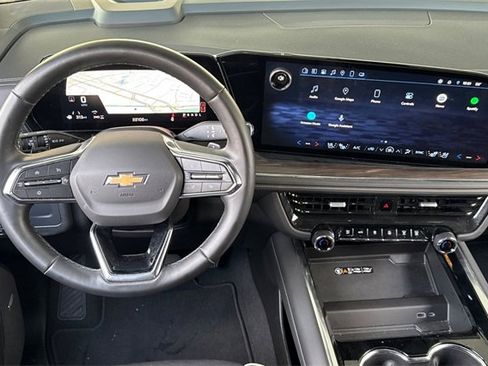 Used 2025 Chevrolet Suburban Premier image 14