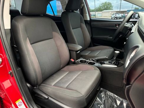 Used 2018 Toyota Corolla LE FWD image 17