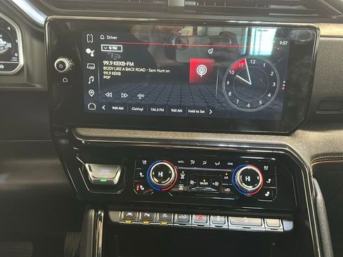 Used 2024 GMC Sierra 1500 AT4 w/ Technology Package image 10
