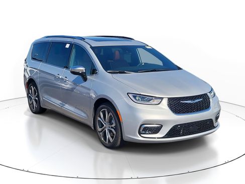 New 2026 Chrysler Pacifica Pinnacle FWD image 2