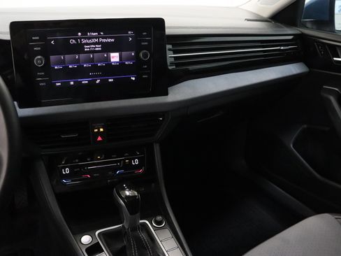 Used 2025 Volkswagen Jetta SE image 16