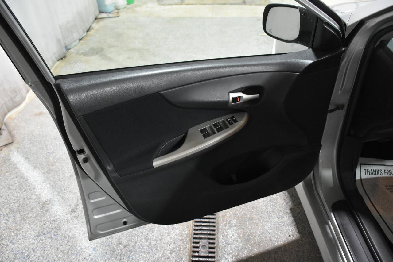 Used 2012 Toyota Corolla S FWD image 28