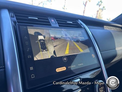 Used 2023 Land Rover Discovery Metropolitan Edition image 20