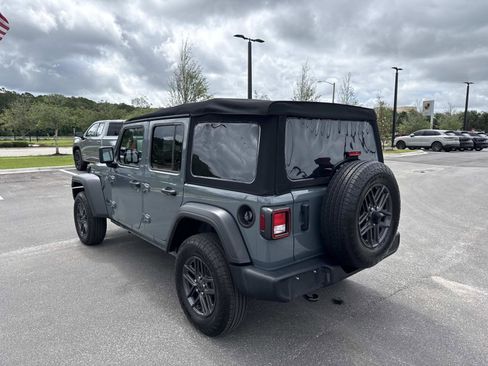 Used 2024 Jeep Wrangler Unlimited Sport AWD/4WD image 5