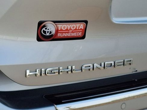 Used 2022 Toyota Highlander Platinum image 30