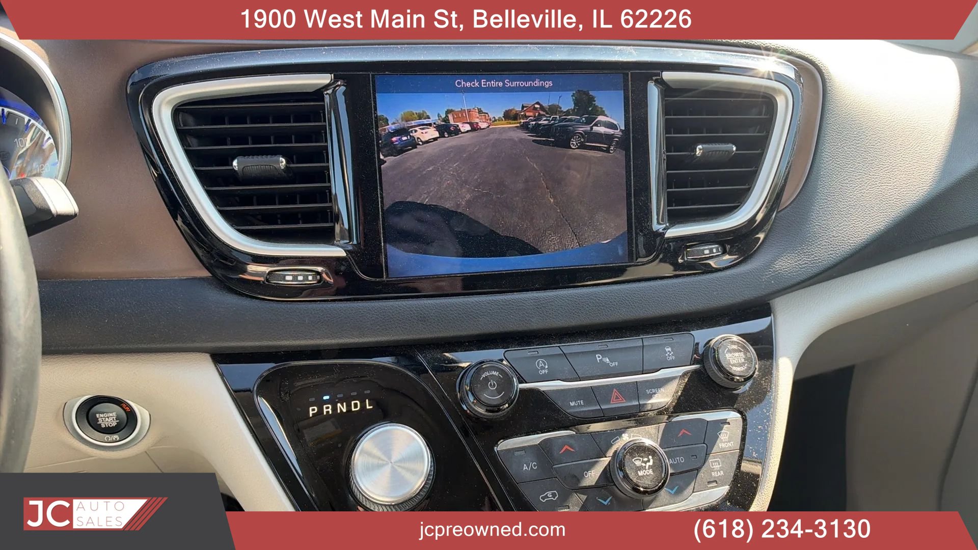 Used 2018 Chrysler Pacifica Touring-L w/ Tire & Wheel Group FWD image 16