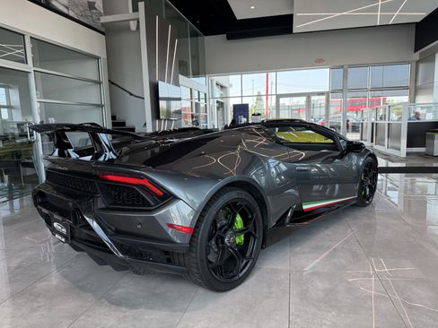 Used 2019 Lamborghini Huracan Performante AWD/4WD image 9