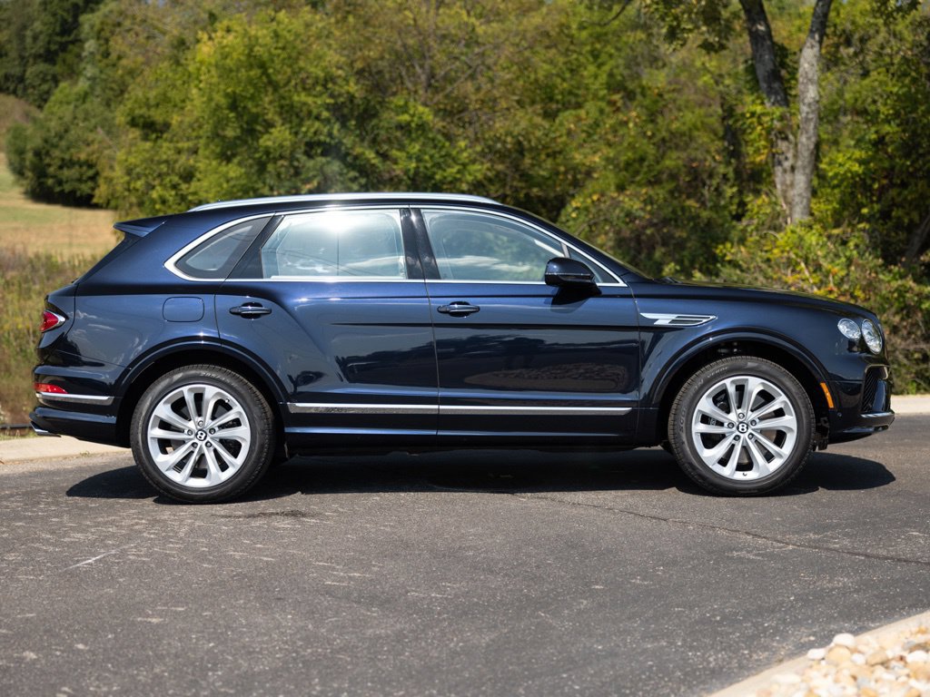 Used 2025 Bentley Bentayga AWD/4WD image 13