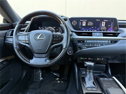 Used 2019 Lexus ES 300h w/ Premium Package FWD image 15