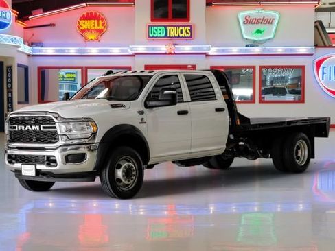 Used 2024 RAM 5500 Tradesman w/ Chrome Appearance Group AWD/4WD image 2