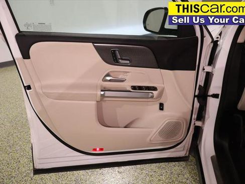 Used 2022 Mercedes-Benz GLB 250 image 25