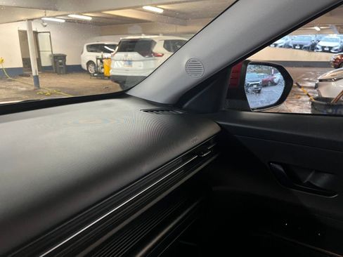 Used 2025 Hyundai Kona SEL image 35