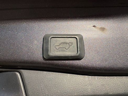 Used 2021 Toyota RAV4 XLE w/ Convenience Package image 29