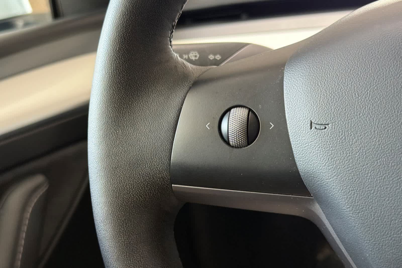 Used 2022 Tesla Model Y Long Range AWD/4WD image 26