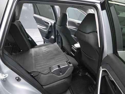 Used 2021 Toyota RAV4 LE FWD image 25