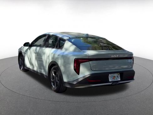 Used 2025 Kia K4 LXS image 11