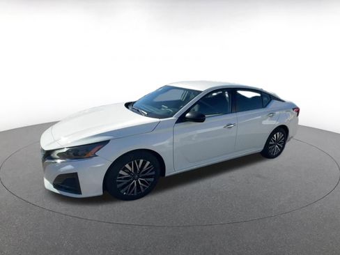 Used 2025 Nissan Altima 2.5 SV image 8