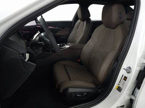 New 2026 BMW 550e xDrive image 12