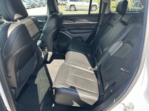 Certified 2023 Jeep Grand Cherokee Limited AWD/4WD image 21