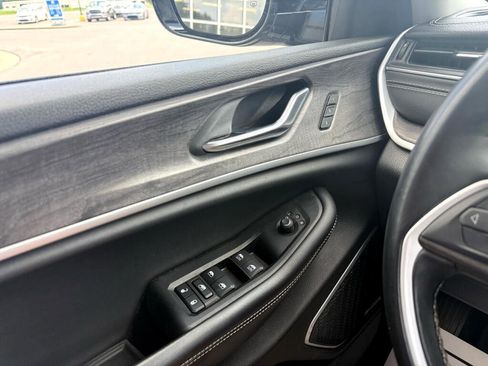 Used 2021 Jeep Grand Cherokee L Limited image 20