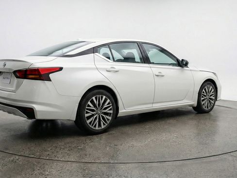 Used 2025 Nissan Altima 2.5 SV image 9