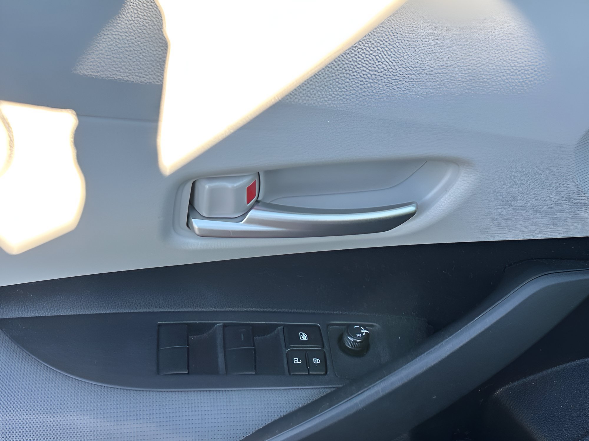 Used 2021 Toyota Corolla LE w/ Carpet Mat Package (TMS) FWD image 17
